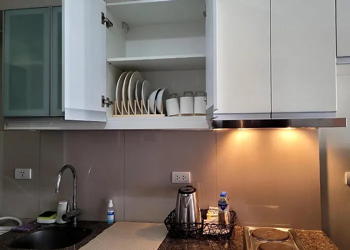 Andy's Place One Eastwood Tower 1 Aparthotel 4*